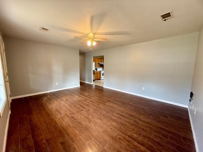Building Photo - 205 N 18th Ave