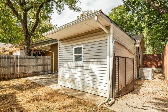 Building Photo - 2351 Longhorn St