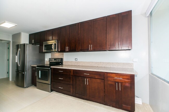 Building Photo - Contessa Condo 304 / 2b2b1pkg Ready to Mov...