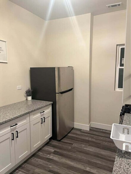 Building Photo - 2344 S Ridgeway Ave