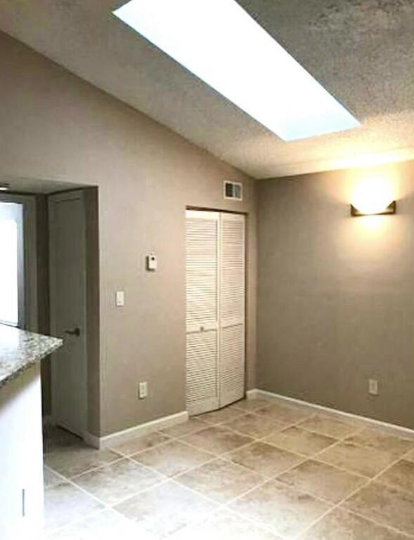 Building Photo - 1165 Crystal Way