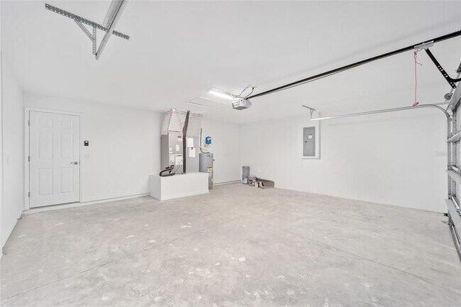 Building Photo - Stylish 3BR/2BA Home with Open Layout & Hi...