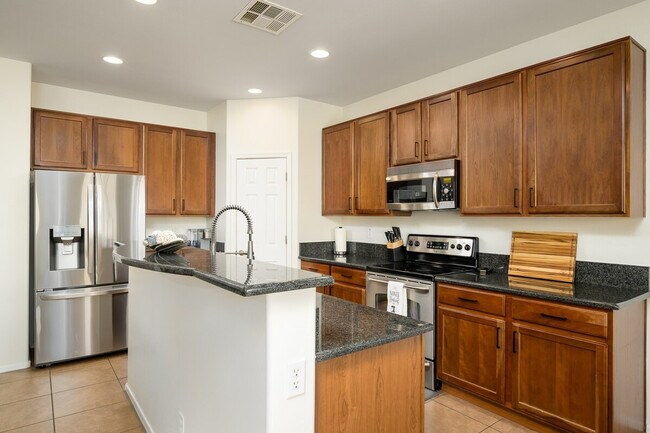 Building Photo - 5538 W Andrea Dr