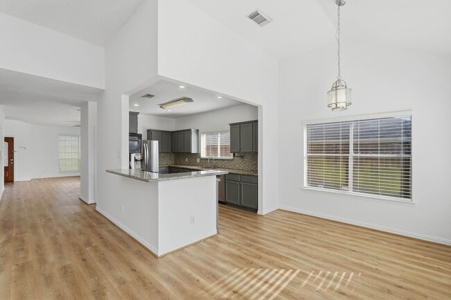 Building Photo - 2910 Cocona Ln