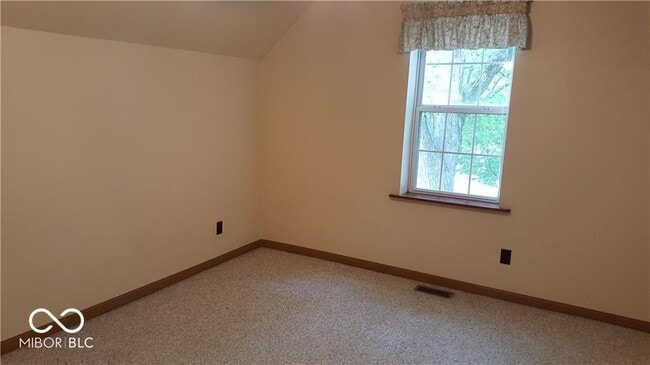 Building Photo - 325 S East St