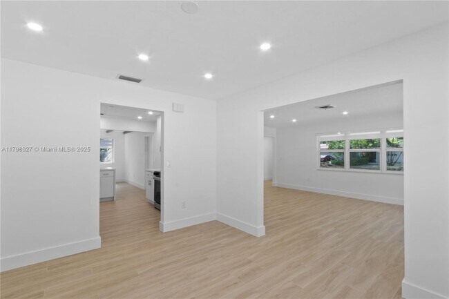 Building Photo - 1561 Alcala Ave