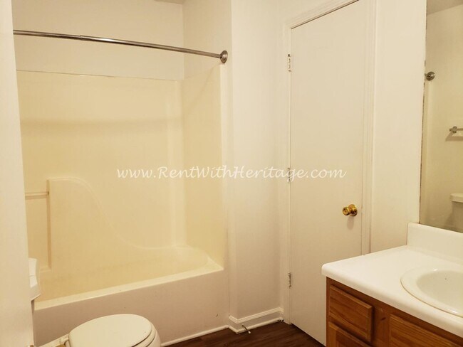 Building Photo - GREAT ONE LEVEL TOWNHOME / END UNIT / POPULAR DOWNTOWN VILLA RICA AREA / CAN WALK TO SHOPPING AND...