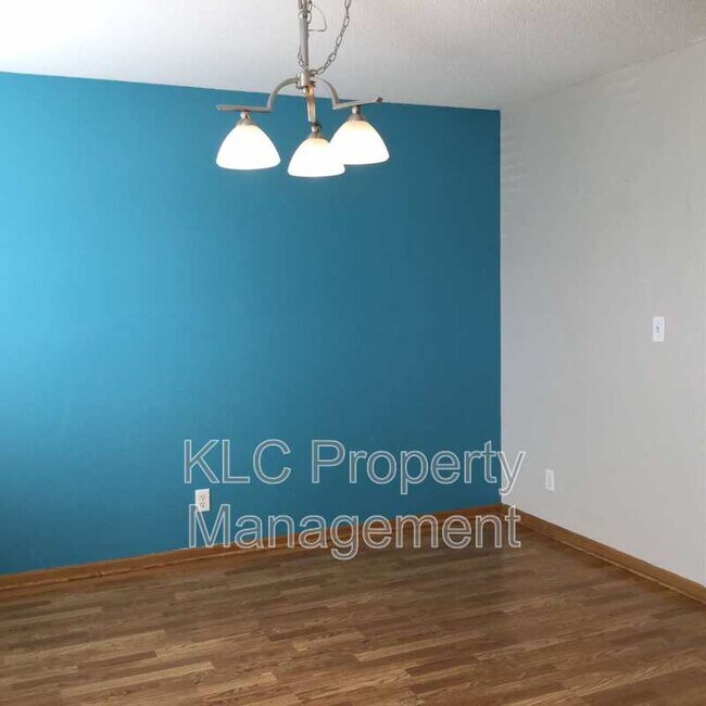 Building Photo - 1914 NW School St