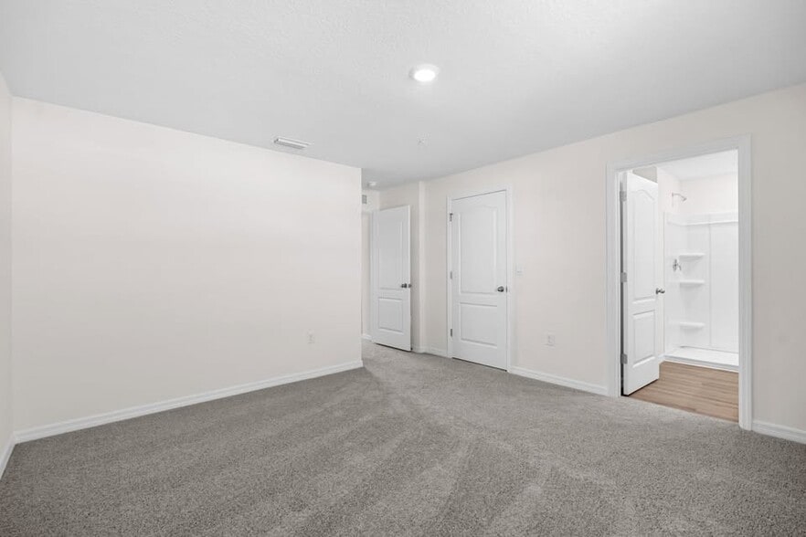 Building Photo - 2741 Flushing Dr