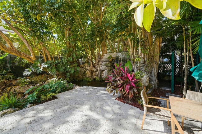 Building Photo - 2951 S Bayshore Dr