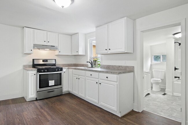 Building Photo - Coming Soon! Bright and Cozy 2 Bedroom, 1 ...