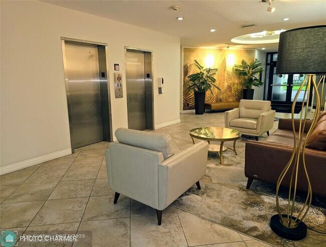 Building Photo - 1350 River Reach Dr