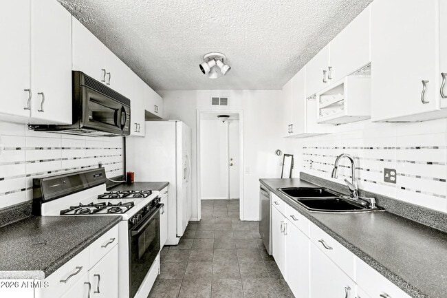 Building Photo - 6767 N 7th St