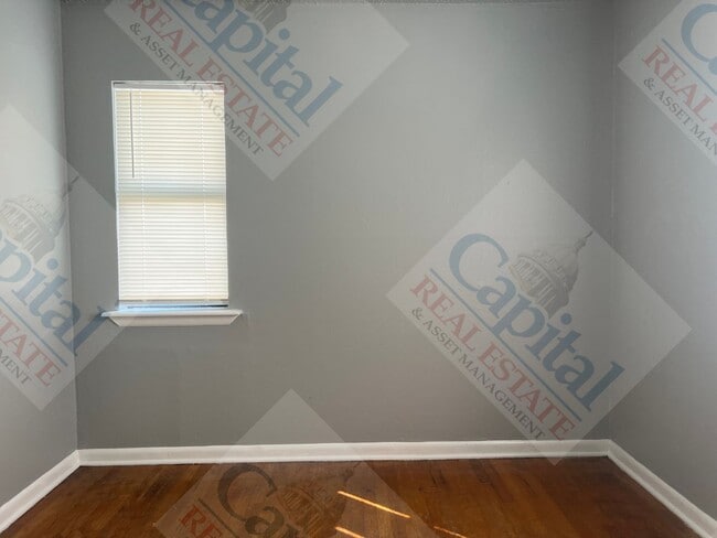 Building Photo - Lovely 3 Bedroom