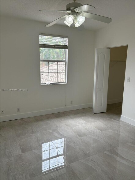 Building Photo - 1537 Barcelona Way