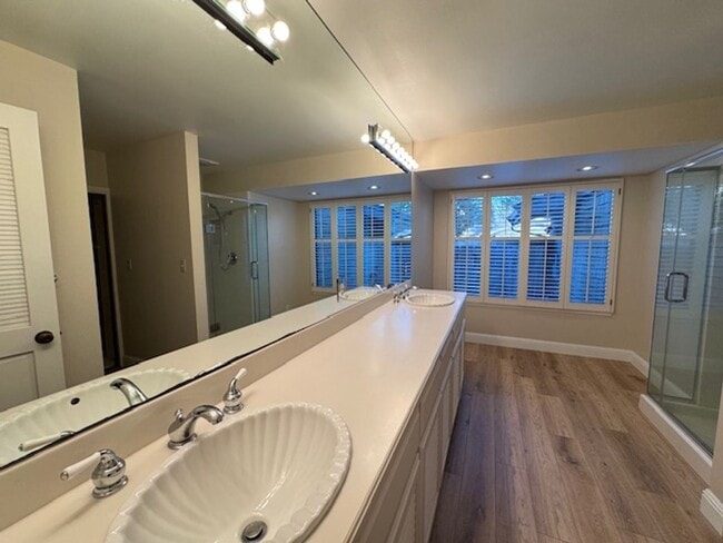 Building Photo - Wonderful 3 bedroom, 2 bath single level home in desirable Orinda Woods community-now available f...