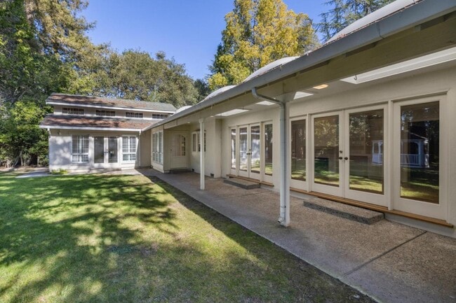 Building Photo - 216 Valparaiso Ave