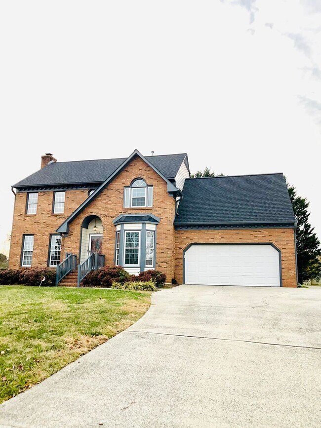 Primary Photo - 3 Bedroom Home With Large Bonus Room!