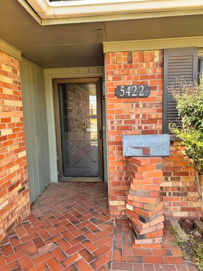 Building Photo - 5422 33rd St