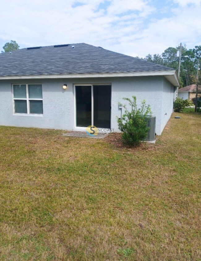 Building Photo - 2/2 COMES WITH NEW WASHER AND DRYER IN PAL...