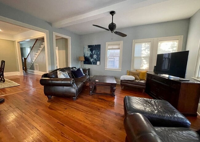 Building Photo - Available for lease May-September 2026. Stunning Fully-Furnished 3 BR/2.5 BA Available in the Hea...