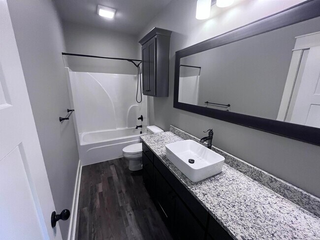 Building Photo - 206 Bridgewood Dr