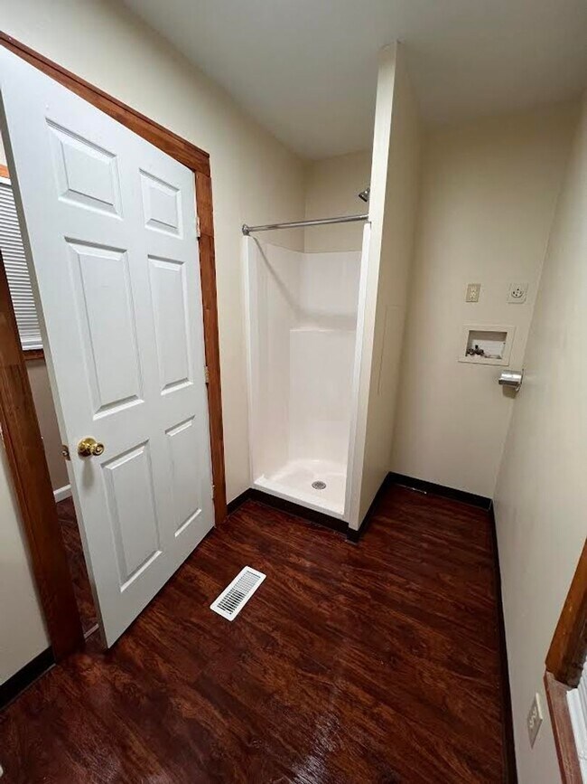 Building Photo - 112 Hazel St