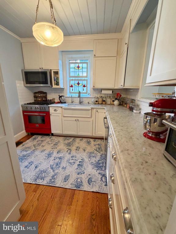 Building Photo - 12 W Oak St