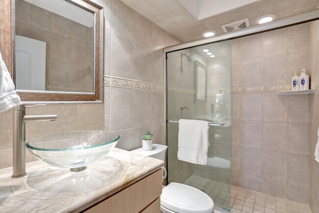 Building Photo - 3700 Galt Ocean Dr