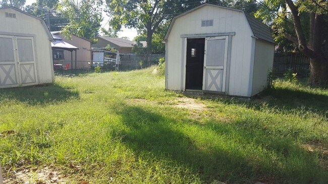 Building Photo - 3 Bed 1 bath RENTAL in Denison for $1,345