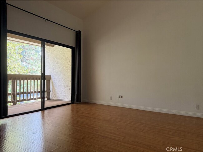 Building Photo - 8522 E Village Ln