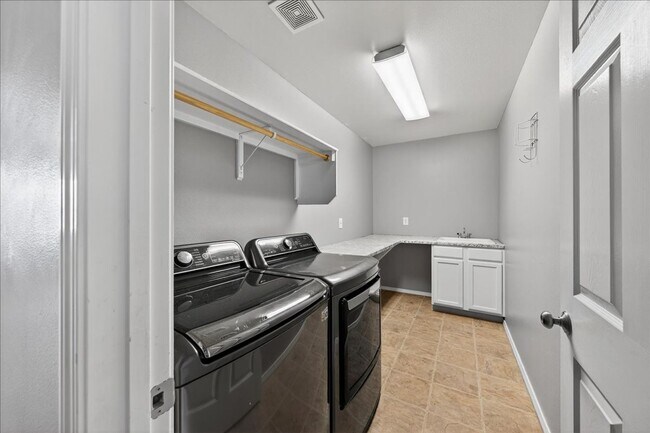 Building Photo - Beautiful NW Meridian Home with Privacy and Community Amenities