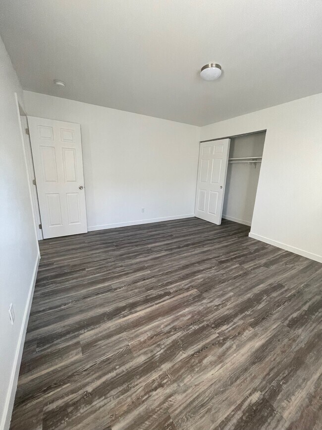 Building Photo - 322 Mount Everest Dr