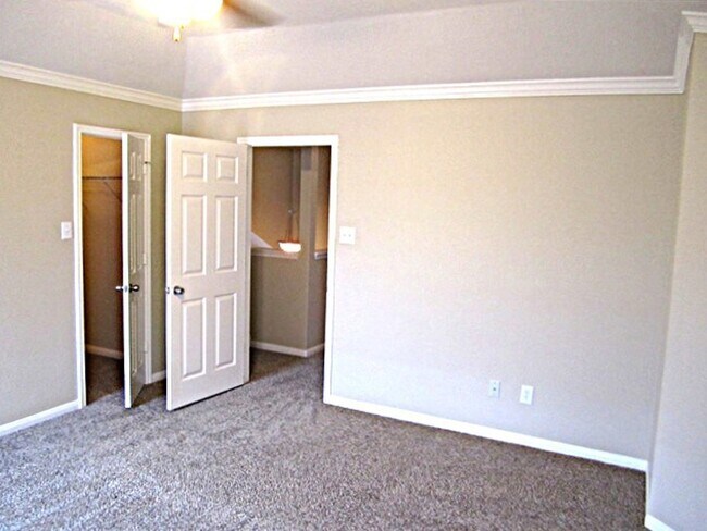 Building Photo - 1018 Redcrest Springs Ct