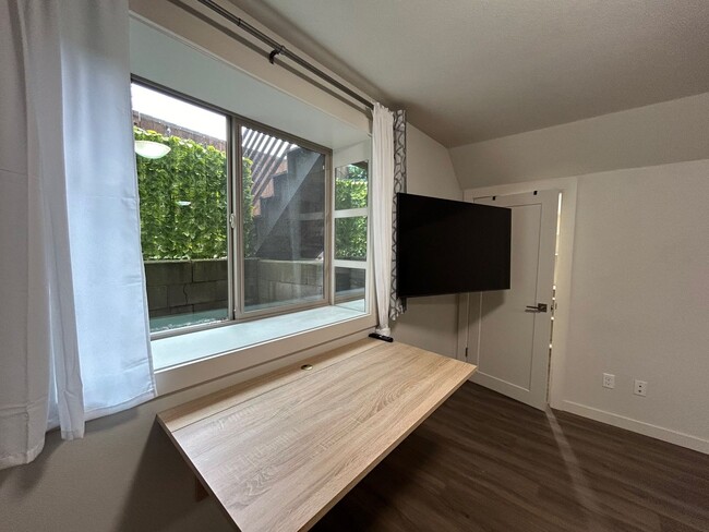 Building Photo - Gorgeous, Newer Construction Studio in Hig...