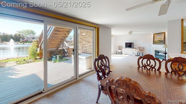 Building Photo - 18182 Blue Heron Dr W