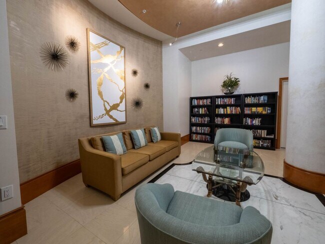 Building Photo - 2110 W 1st