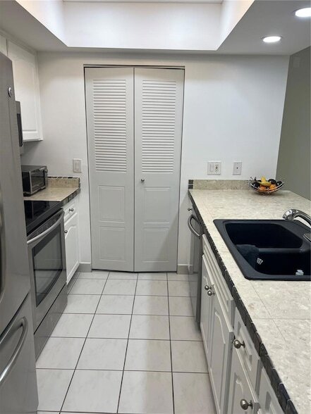 Building Photo - 2400 Winding Creek Blvd