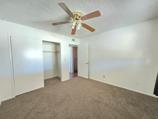 Building Photo - 440 Cheyenne Cir