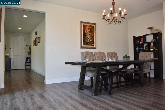 Building Photo - 582 Mandevilla Dr