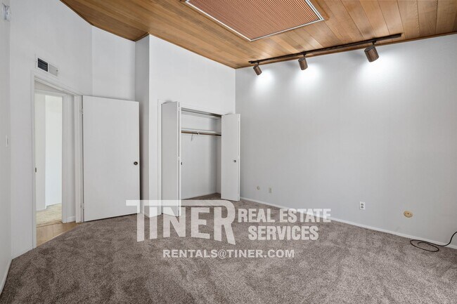 Building Photo - 4935 Kurz Cir