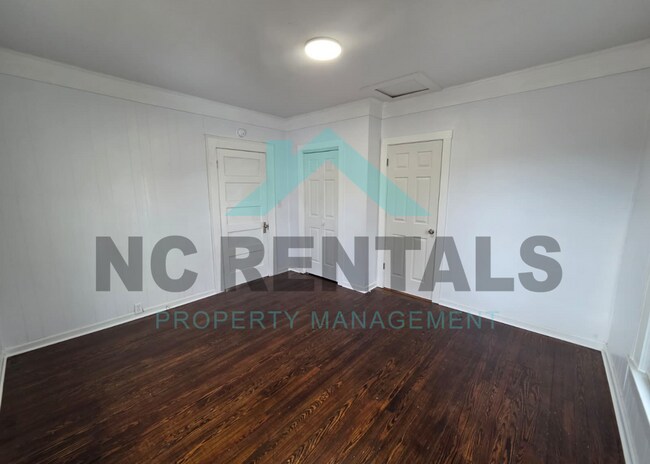 Building Photo - 204 N 6th Ave