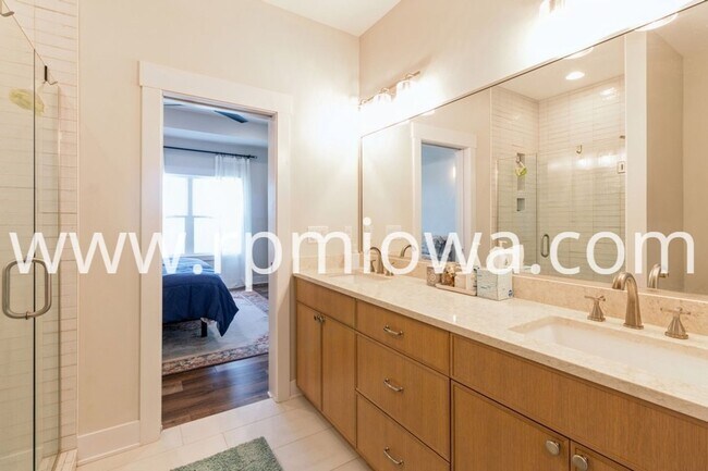 Building Photo - EXECUTIVE RANCH!  5 Bedroom, 3 Bathroom Home in Ankeny!!