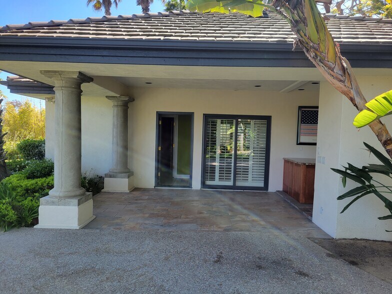 Building Photo - 3901 Stonebridge Ln