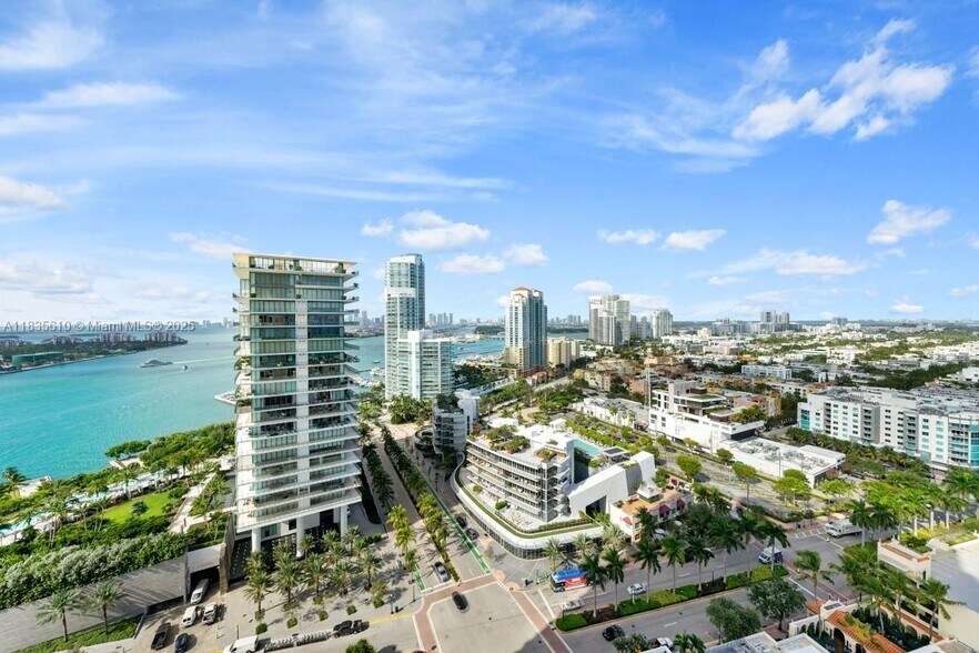 Building Photo - 300 S Pointe Dr