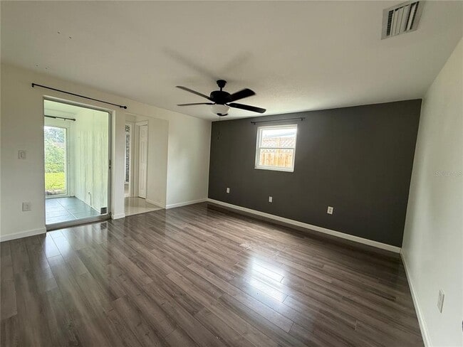 Building Photo - 3211 Mayflower St
