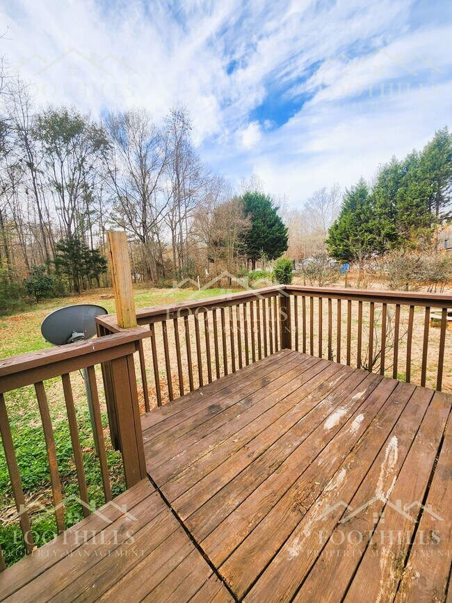 Building Photo - 924 Lebanon Rd