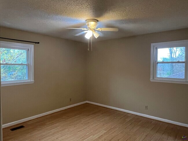 Building Photo - 212 Highland Dr