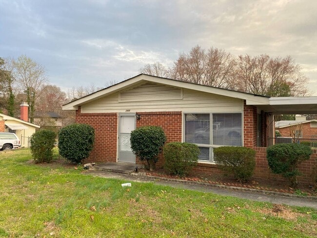 Building Photo - Nice home