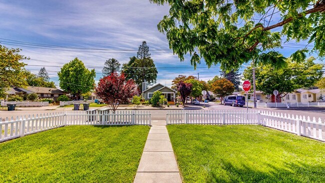 Building Photo - Bright Newly Refurbished Two Bedroom One Bath Single Family Home